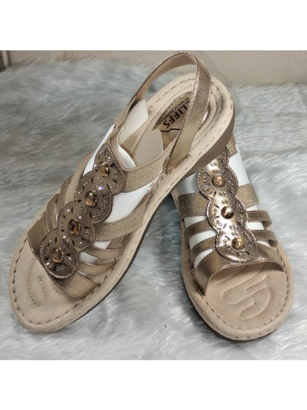 New  Cliffs Gladiator Sandals Camryn Gold Metallic with Embellishments Size 8.5